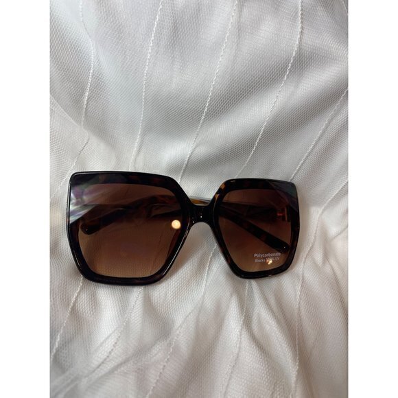 Feeling Catty Oversized‎ Rhinestone Detail Sunglasses Tortoise main image 5